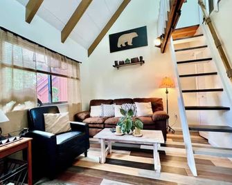 PC25-Cozy Condo in Davis! Skiing Nearby! - Davis - Huiskamer