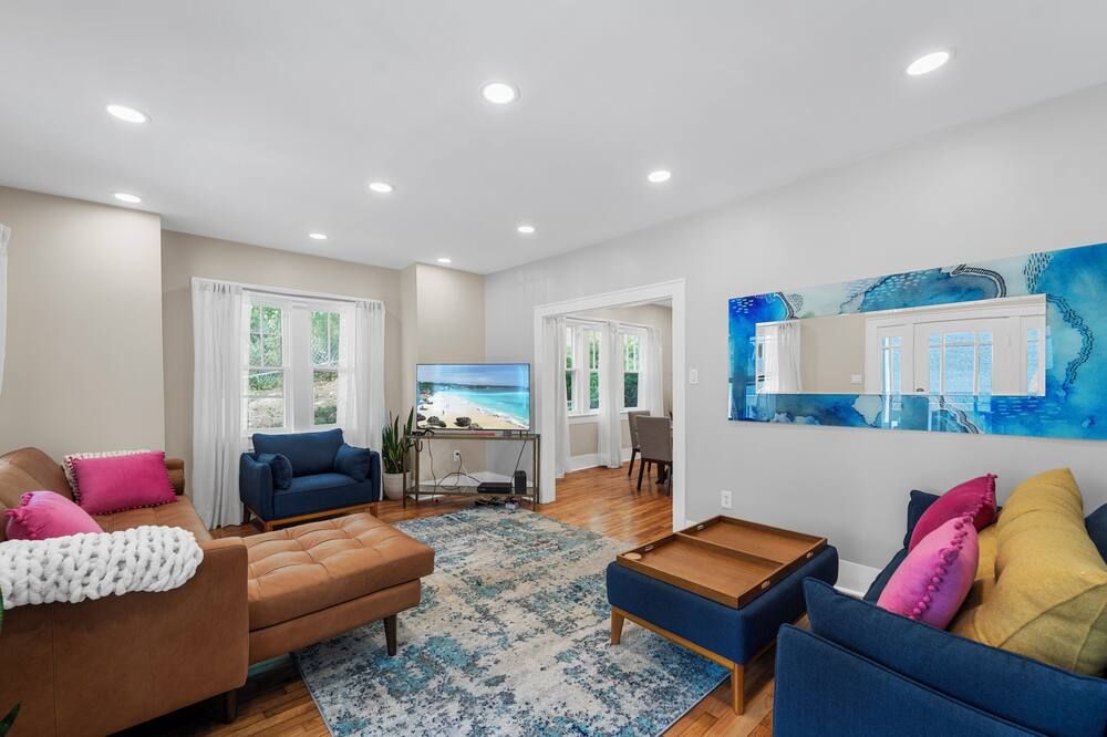 Charming 3-Bedroom Home in historic Harpers Ferry: Pet Friendly! - Harpers Ferry - Living room