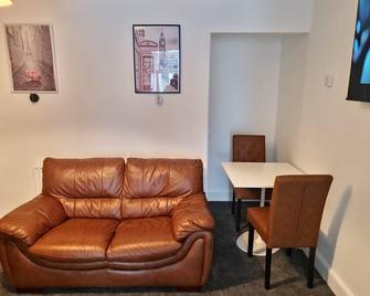 Britton Street Retreat - 4 Bedroom House - Gillingham - Soggiorno