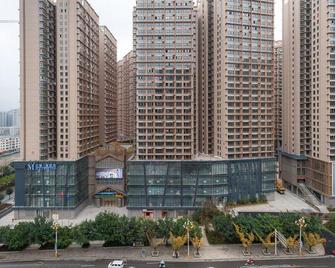 Falcon Bast Dreamlan Hotel - Qianxinan - Building