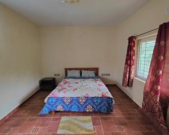 Yellaki Farm Stay - Kanakapura - Bedroom