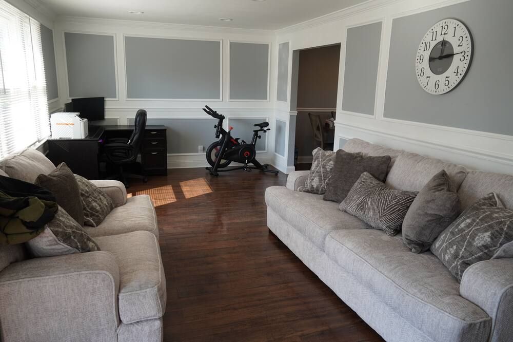 3 Bedroom,2 Full Bath.Dedicated Workspace