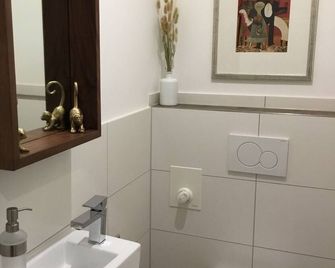 Prettur - Damnatz - Bathroom
