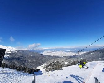 Apartment in Aspen Golf - Razlog