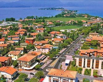 Hotel Azzurra - Sirmione - Dış görünüm