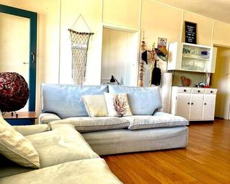 A Magic Shack - relax, recharge, frolic & fish - Tumby Bay - Living room