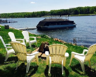 Huge 5 Bedroom Lake House Retreat On Crooked Lake - Angola - Patio