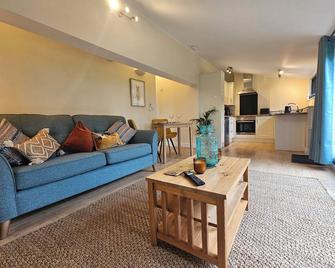 Lovely 1-Bed Cottage in Mendlesham Green - Stowmarket - Living room