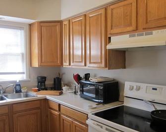Dragons Roost a cheerful 2 bedroom home in Toledo - Toledo - Kitchen