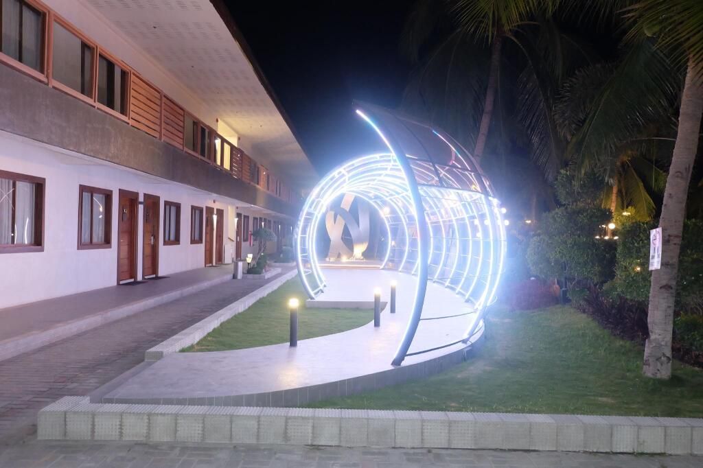 London Beach Resort And Hotel