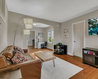 Spacious 3-bedroom with WiFi and AC in fabulous St. Cloud - St. Cloud - Sala de estar
