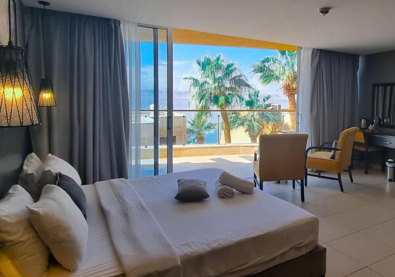 O Beach Hotel & Resort thumbnail 3