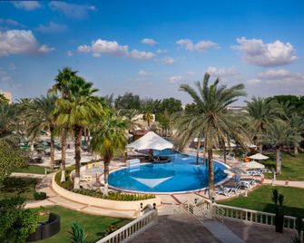 Metropolitan Al Mafraq Hotel - אבו דאבי - בריכה