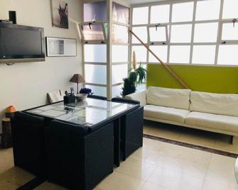 Albergue La Estacion Santiago De Compost - סנטיאגו דה קומפוסטלה