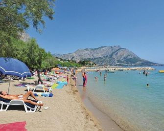 Amazing apartment in Omis with kitchen - Omiš - Strand