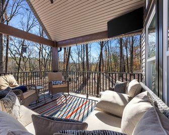 Charming cabin, Float On Inn, on the banks of the beautiful Cossatot River. - De Queen - Balcón