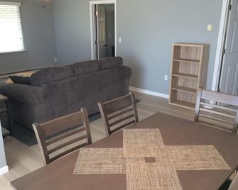 Beautiful 2 Bedroom Downtown Grand Marais w/ Incredible Lake Views - Grand Marais - Essbereich