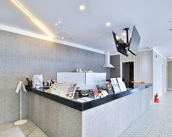 Hotel razaB - Pohang - Front desk