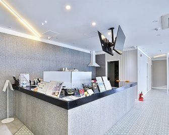 Hotel razaB - Pohang - Front desk