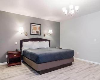 Great Relaxing Overnight Stay in GuestHouse Montesano! Free Onsite Parking - Montesano - Habitación