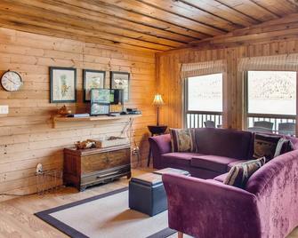 Aussie Summer - Christina Lake - Living room
