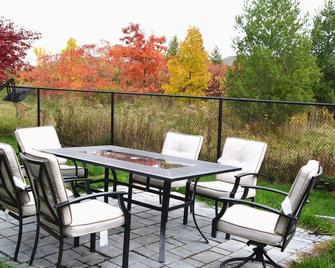 Beautiful and spacious two bed room Basement Apartment - Caledon - Balcony