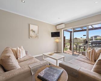 Sea Foam Villas - Port Campbell - Olohuone