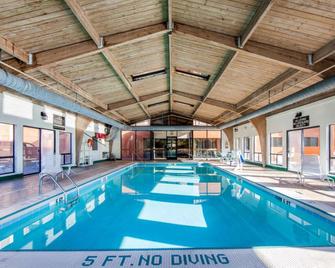 Comfort Suites - London - Pool