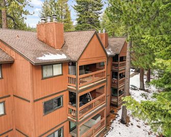 Sierra Pines Retreat Sleeps 6! - Incline Village - Building