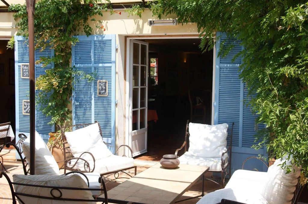 Auberge des Glycines - הייר - פטיו