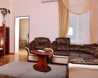 Kras Hotel Resort & Spa - Yessentuki - Oturma odası