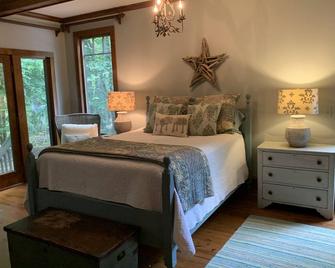 Beautiful Custom-Built, Lodge-Like Kerr - Henderson - Bedroom