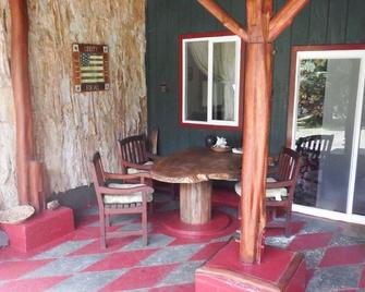 Aloha Crater Lodge - Volcano - Patio