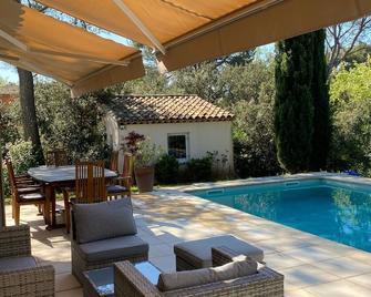 Lovely house in the Aix countryside. A haven of peace surrounded by greenery - Saint-Marc-Jaumegarde