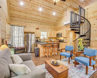 Ski, Hike and Fish Mountainside Marlinton Cabin - Marlinton - Sala de estar