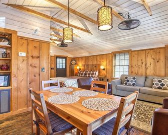 Carruth Cottage studio sleeps 4. Walk to Lake Junaluska Conference Center, lake, rose garden - Lake Junaluska - Dining room