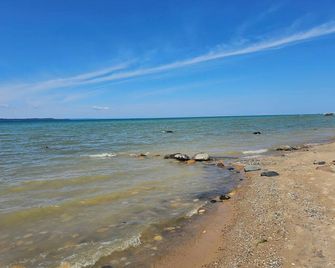 Birch Lake Cottage, Elk Rapids, Waterfront Property near Traverse City - Kewadin - Playa