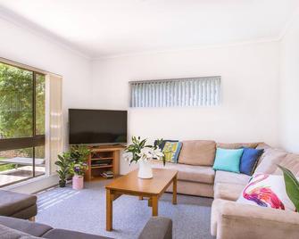 Driftwood Beachfront @ Vincentia - Vincentia - Living room