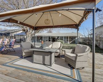 Clear Lake Gem on Canal w/ Dock: Dogs Welcome! - Lakeport