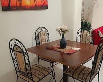 Cozy comfortable one bedroom apartment with all the comforts of home. - Bridgetown - Comedor