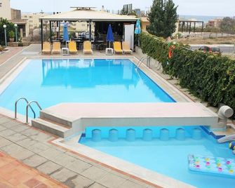 Alexandros M - Maleme - Piscina