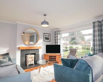 Pebble Cottage - Portree - Living room