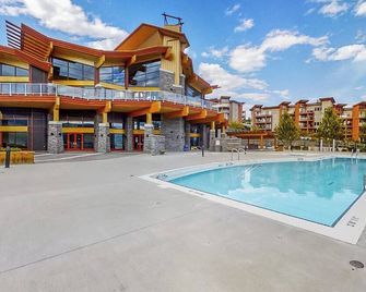 Top Floor Lakeview Condo at Copper Sky 509 - West Kelowna - Piscine