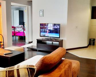 Aloha Luxury Apartments - Skopje - Huiskamer