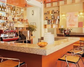 Hotel Present - ארל - בר