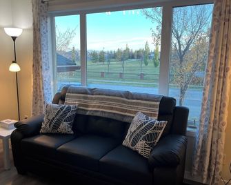 Park View Paradise - Big, Bright, Modern, Fully Stocked - Grande Prairie - Living room