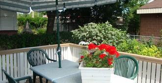 Downtown Bed And Breakfast - Moncton - Patio