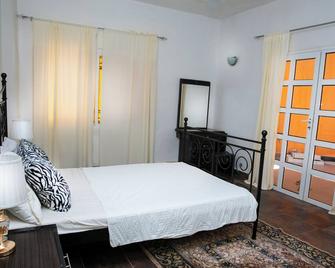 Two-Bedroom Apartment in Kololi, 5 Minutes away from Senegambia Beaches - Banjul - Bedroom