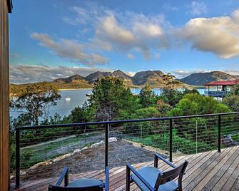 Furneaux - Coles Bay - Balcony