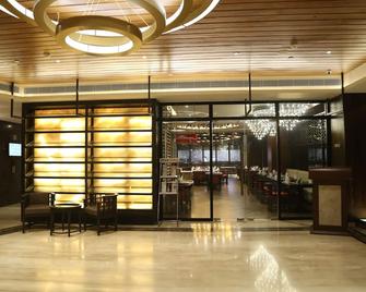 Ramada Encore by Wyndham Jalandhar - Jalandhar - Lobby